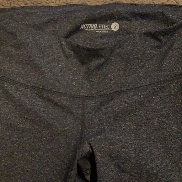 Old navy active leggings - Picture 2 of 3